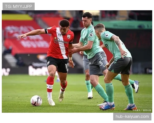 勒沃库森后场出球失误频发,温德抢断破门暴露传导风险